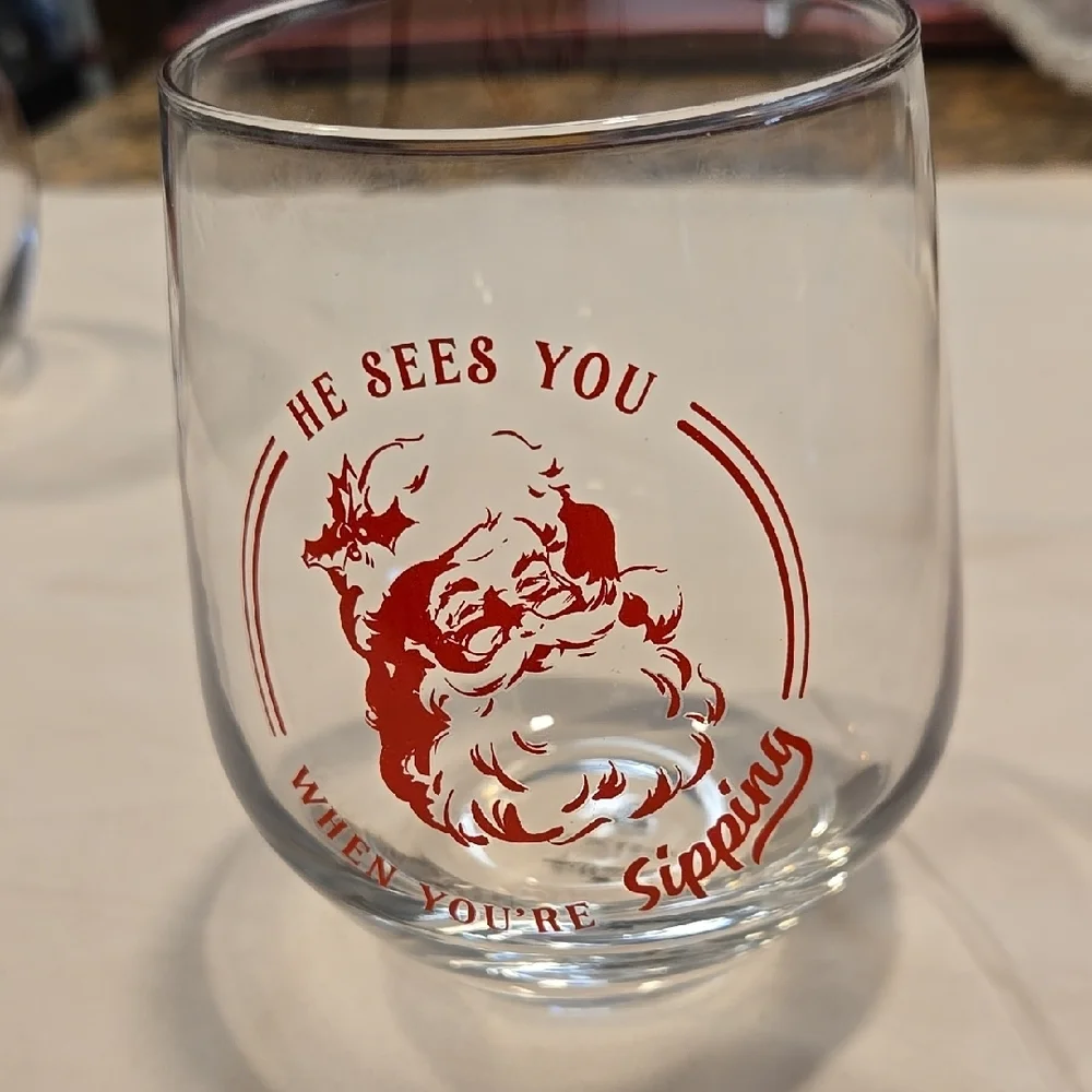 Festive VIP Hallmark Holiday Wine Glasses - Picture 4 of 6